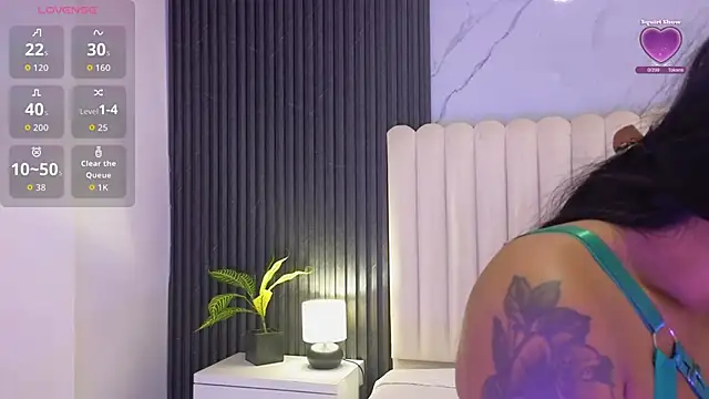 Madiee Rhea online show from March 5, 8:04 pm