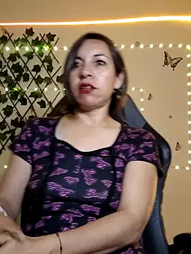 Lady breaks hearts online show from October 6, 9:15 am