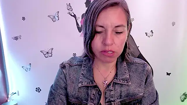 Lady breaks hearts online show from April 9, 12:54 pm