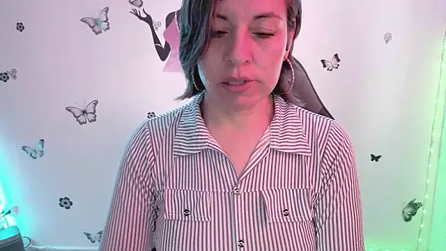 Lady breaks hearts online show from March 12, 12:52 pm