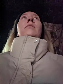 D0nna  online show from April 12, 9:28 pm