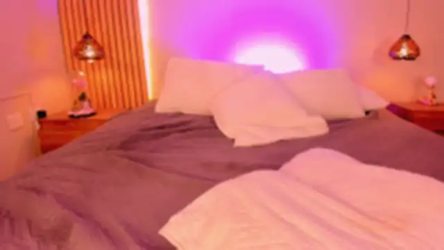 EmilyHaan online show from September 30, 9:30 pm