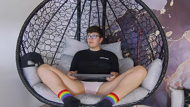 alex noa online show from October 4, 8:24 pm