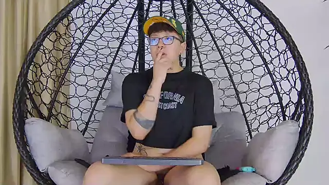 alex noa online show from November 24, 7:05 pm