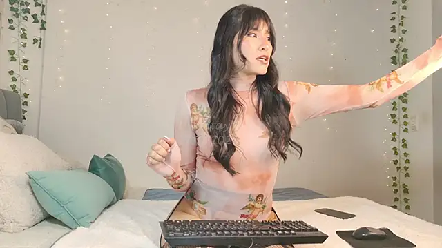 Snapshot of _thaeltaylor chatting on October 8, 11:09 pm  thaeltaylor online show from October 8, 11:09 pm