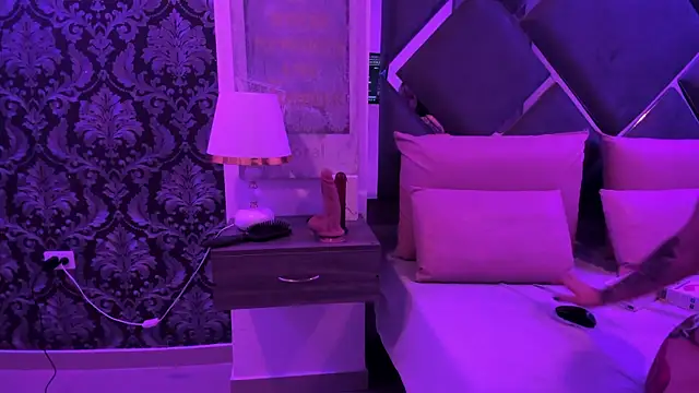 Charlotte Myers online show from October 8, 8:02 pm