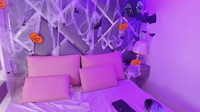 Charlotte Myers online show from November 1, 8:13 pm