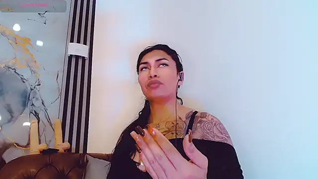 Snapshot of khiara_moretti chatting on October 22, 11:15 am khiara moretti online show from October 22, 11:15 am