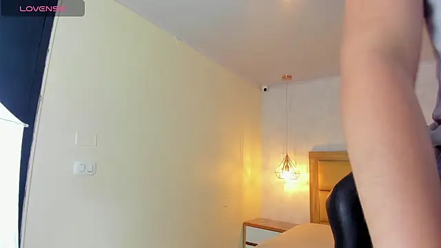 LARSONMIA online show from November 11, 12:24 pm