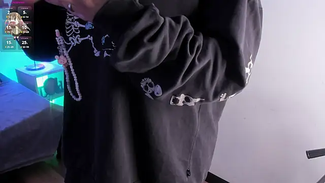 lucky-leah online show from March 21, 4:39 am