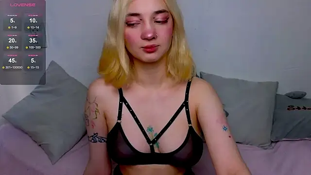 Snapshot of sandra_belll chatting on October 22, 7:02 am sandra belll online show from October 22, 7:02 am
