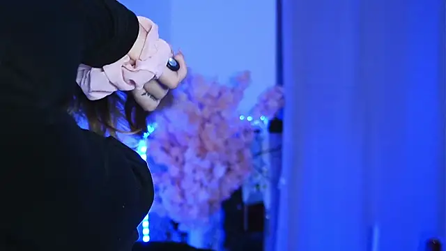 ivyleague  online show from April 2, 5:10 pm