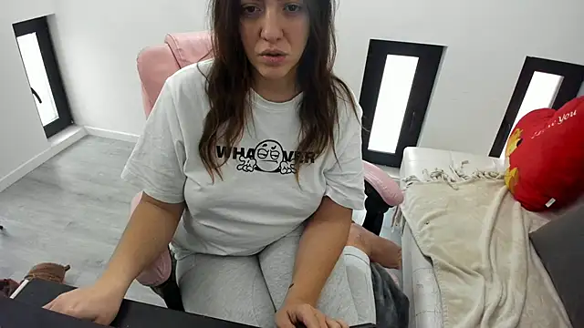 Dyana Kaylinn online show from February 4, 6:49 am