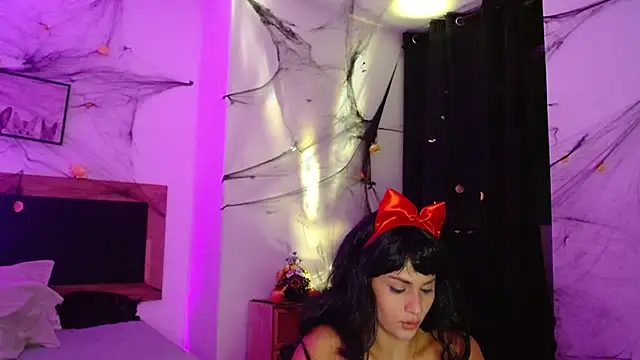 Snapshot of Susi_bell chatting on October 31, 1:18 am Susi bell online show from October 31, 1:18 am