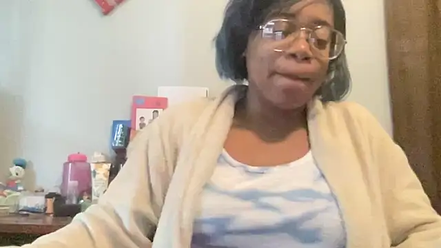 Snapshot of MommyConfident chatting on October 23, 2:34 pm MommyConfident online show from October 23, 2:34 pm