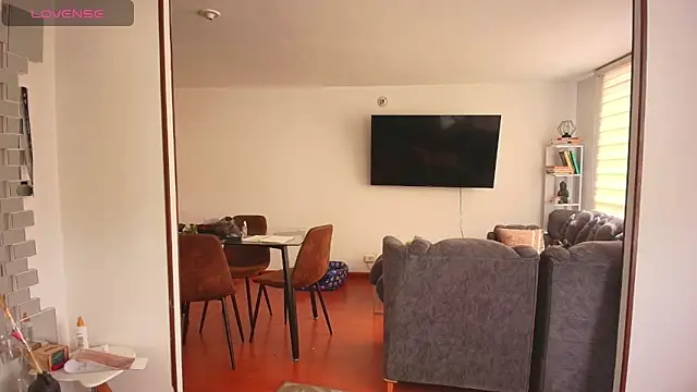 samy jonnes  online show from March 3, 3:29 pm