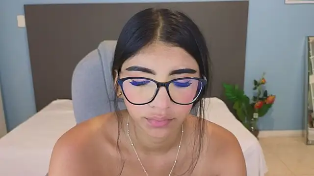 Snapshot of maiaa_ruiz chatting on October 15, 1:46 pm maiaa ruiz online show from October 15, 1:46 pm