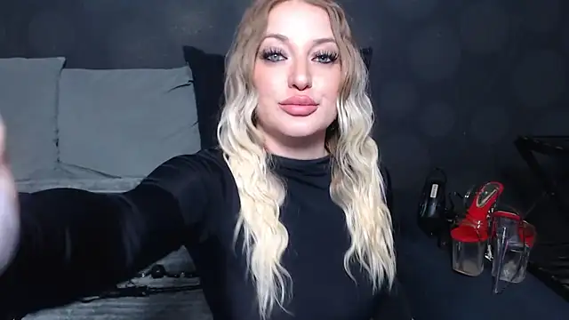 GodessJulia online show from May 13, 6:41 am