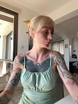 haileyhope  online show from August 4, 12:55 pm