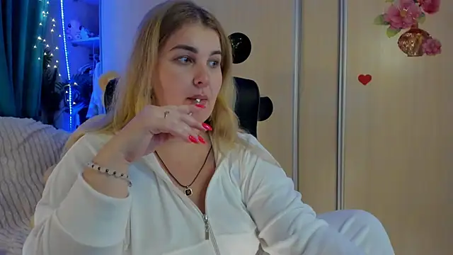 CoraSwon online show from March 16, 6:12 pm