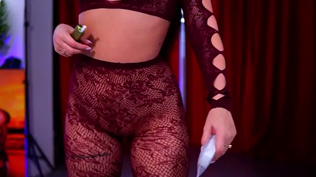 NatyDesiree online show from December 2, 4:47 am