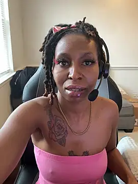 LeyaHoneybuns online show from February 19, 4:50 pm