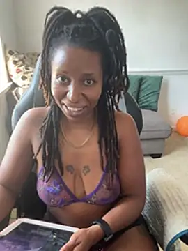 LeyaHoneybuns online show from July 13, 3:24 pm