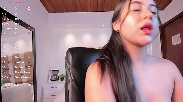 paulina sweett  online show from October 16, 1:47 pm