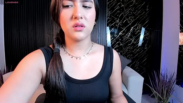 paulina sweett  online show from December 3, 1:02 pm