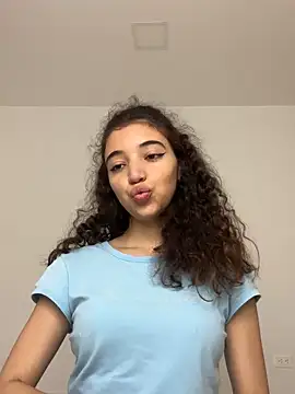 uniquerossie online show from December 2, 9:33 am