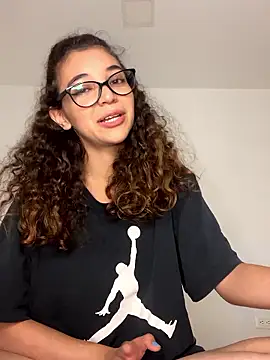 uniquerossie online show from January 9, 8:08 am