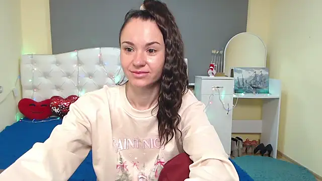 KaraCriegs online show from December 5, 6:53 pm