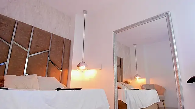 Martinaa Jones  online show from October 10, 8:25 pm