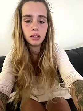 EmiliaCatalina online show from December 21, 7:18 pm