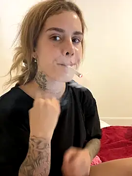 Snapshot of EmiliaCatalina chatting on October 23, 12:27 am EmiliaCatalina online show from October 23, 12:27 am