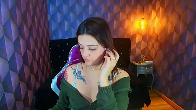 LiaHarryis online show from April 13, 7:03 pm