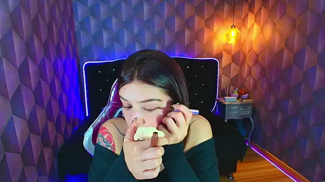 LiaHarryis online show from February 7, 7:18 pm