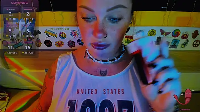 EllieOz online show from November 16, 5:02 pm