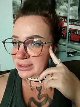 EllieOz online show from October 7, 6:56 pm