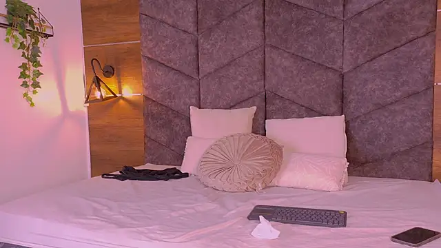 nahomi campbell online show from November 6, 8:15 pm