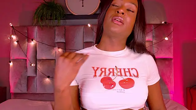 nahomi campbell online show from March 10, 8:35 pm