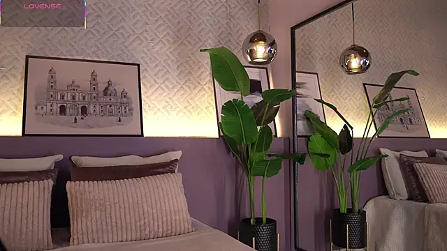 ElleDiane online show from April 13, 12:34 am