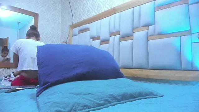 arl chloee online show from November 11, 3:02 am