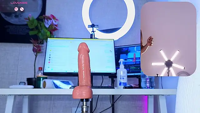 maykka online show from October 5, 1:21 am