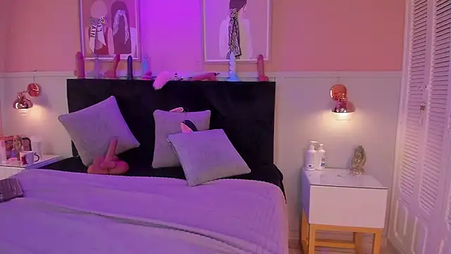 chloe watson  online show from November 29, 8:57 pm