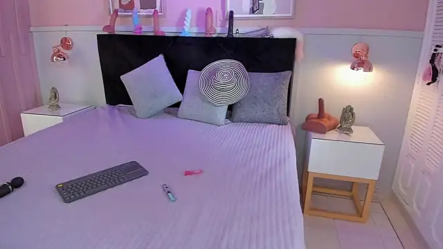 chloe watson  online show from September 19, 7:57 pm