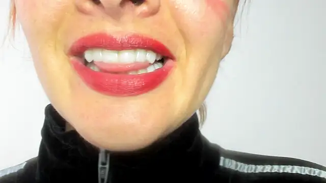 queen fetish online show from March 5, 8:15 pm