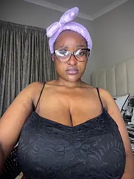 Bustygoddess32 online show from April 11, 6:44 pm