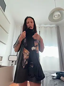 BellaGiaxx online show from March 26, 9:00 am