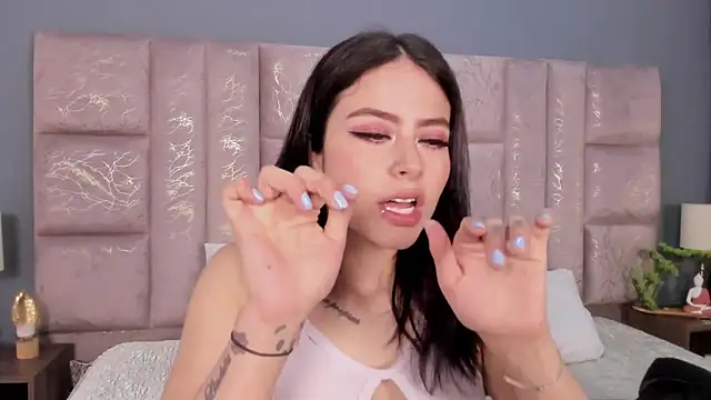 I Am Anniee online show from October 19, 11:45 am